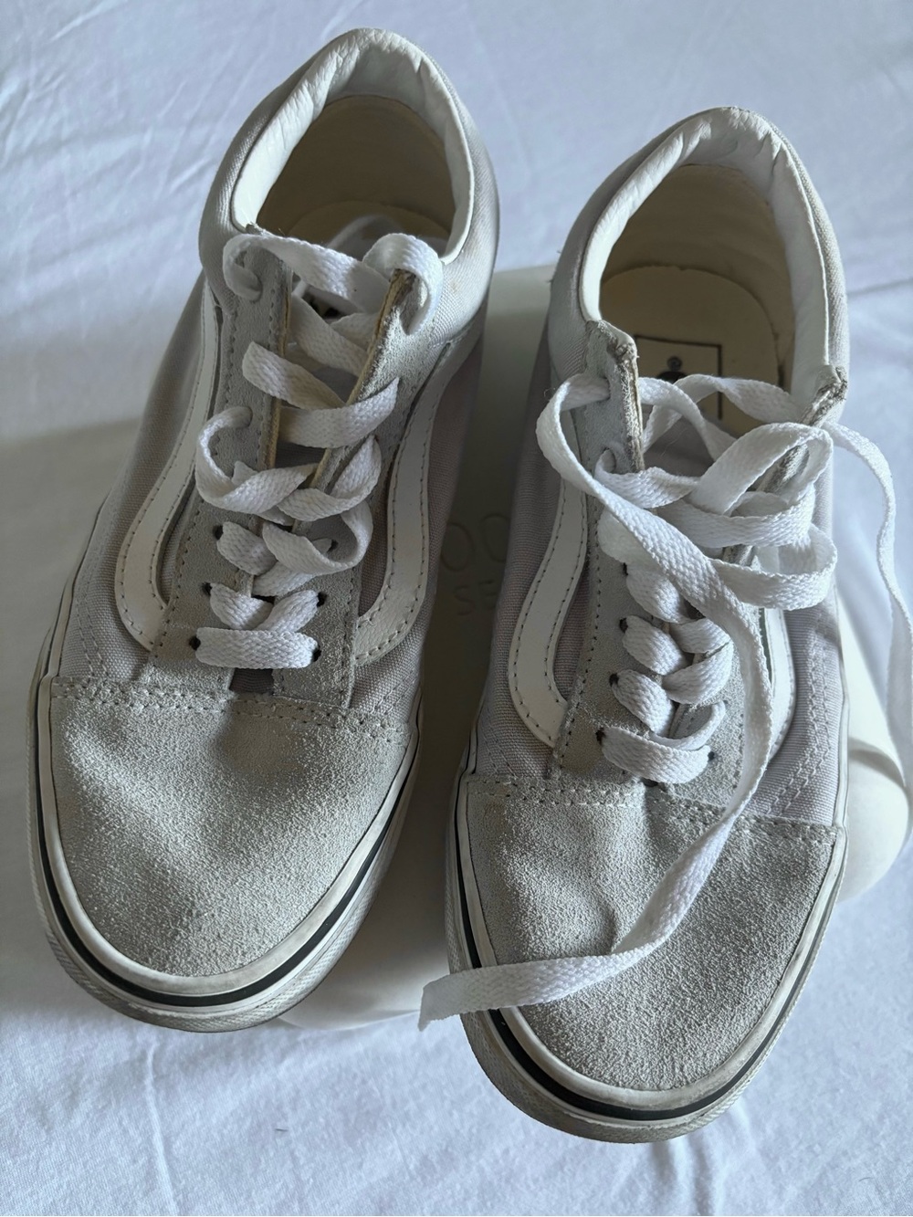 Vans women’s Old Skool Sneakers in White